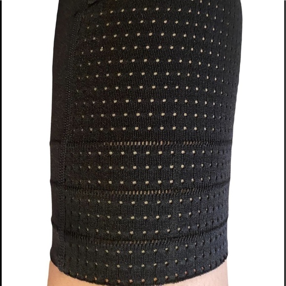 NWTFabletics Discontinued Compression, High-Waisted SculptKnit® Pocket Short NEW - Picture 4 of 13